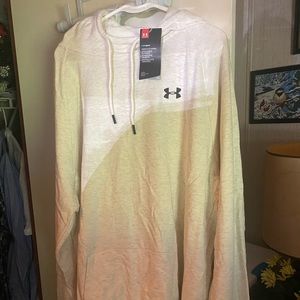 New with tags. Under armor hoodie size xxl. Color light gray.